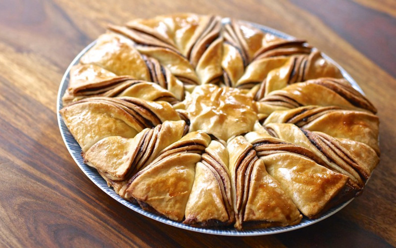 A slideshow os organic food items and local beach